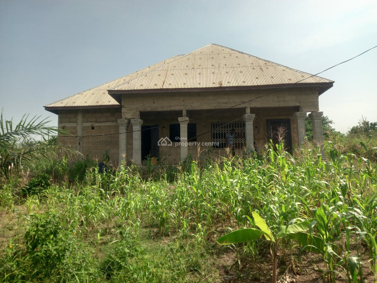 4 Bedrooms   ( Full Plot), Bomfa,  Near Fawoade Mampongteng,  on Tafo Pankrono Road., Kumasi Metropolitan, Ashanti, House for Sale