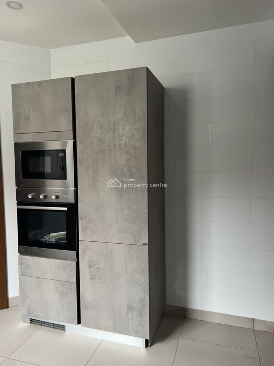 a Luxurious Semi Furnished 2bedroom Townhouse Apartments @ East Airpor, East Airport, Airport Residential Area, Accra, Apartment for Rent