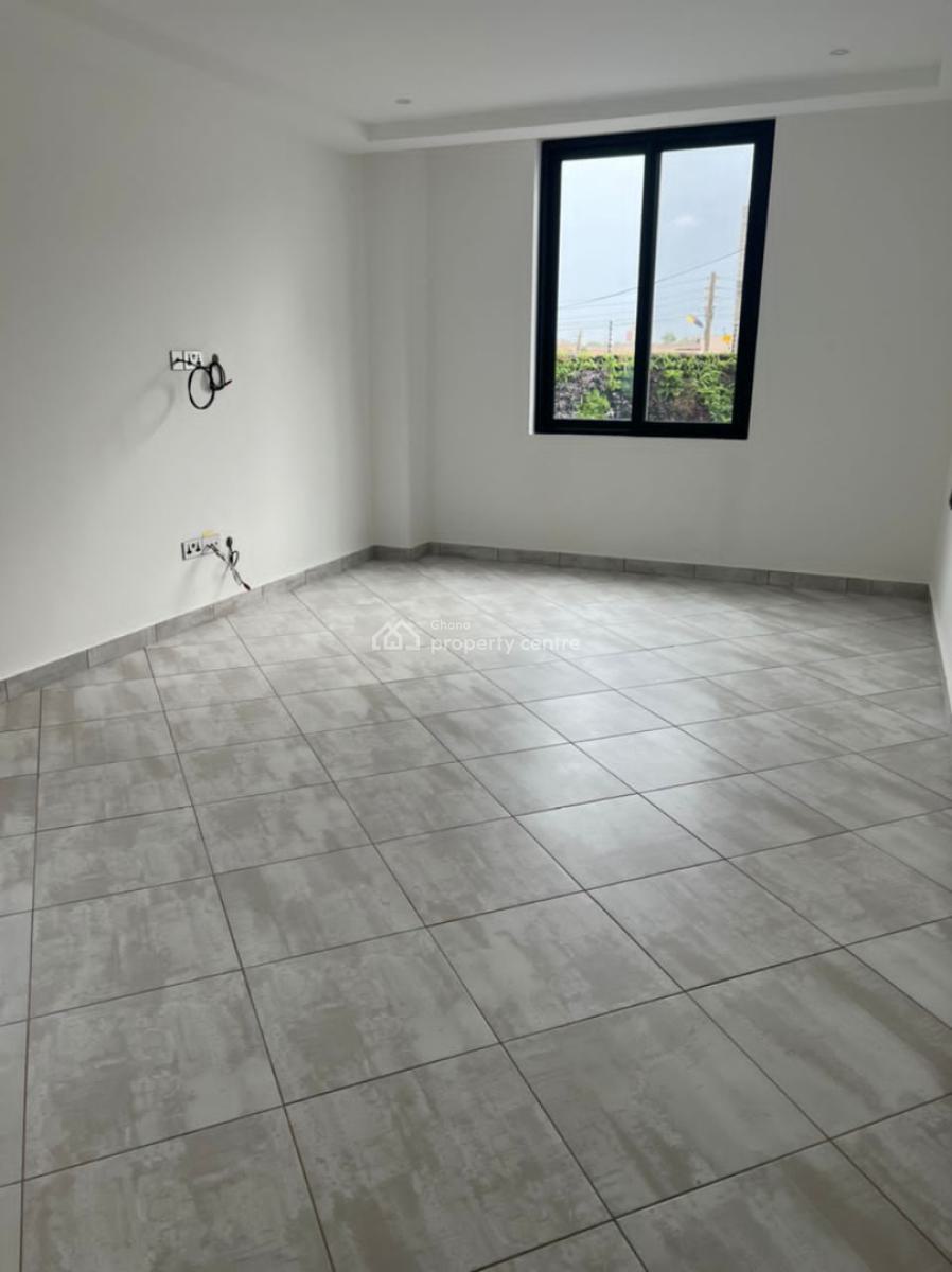 a Luxurious Semi Furnished 2bedroom Townhouse Apartments @ East Airpor, East Airport, Airport Residential Area, Accra, Apartment for Rent