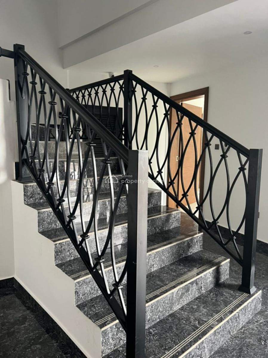 a Luxurious Semi Furnished 2bedroom Townhouse Apartments @ East Airpor, East Airport, Airport Residential Area, Accra, Apartment for Rent