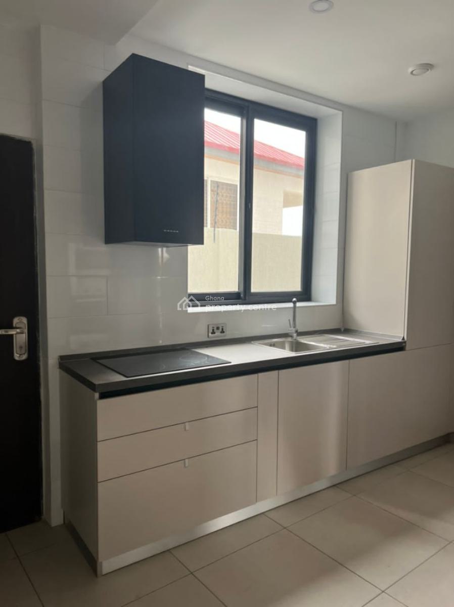 a Luxurious Semi Furnished 2bedroom Townhouse Apartments @ East Airpor, East Airport, Airport Residential Area, Accra, Apartment for Rent