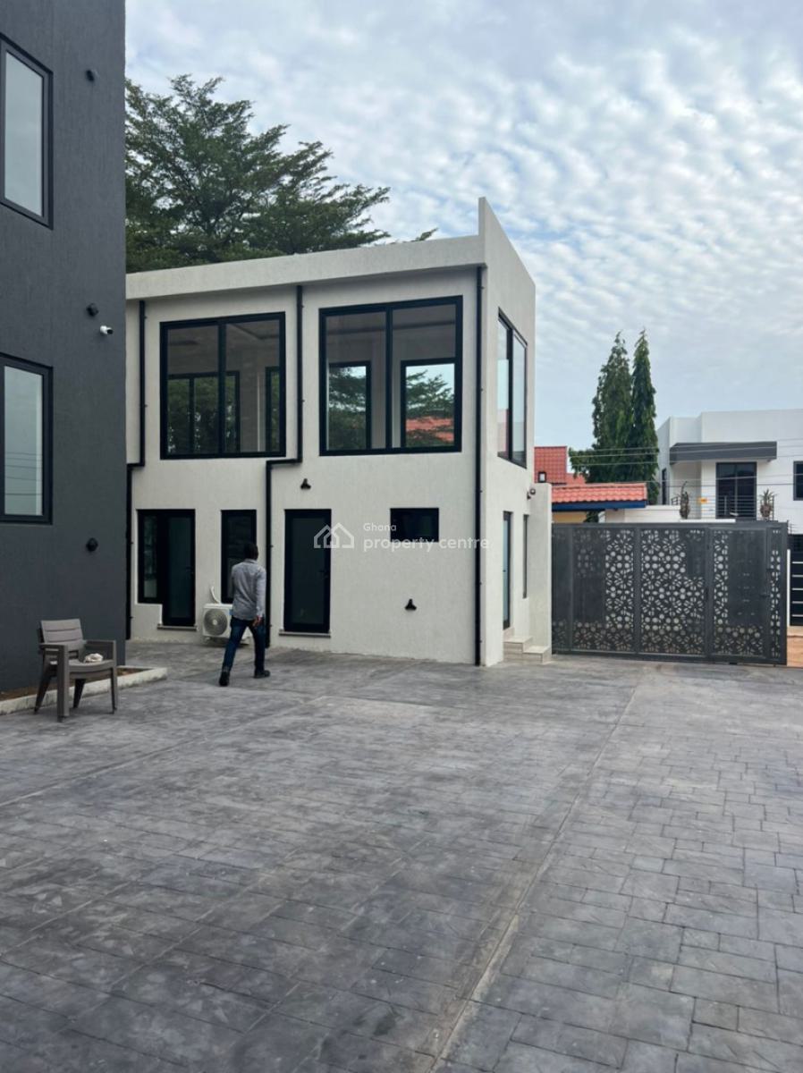 a Luxurious Semi Furnished 2bedroom Townhouse Apartments @ East Airpor, East Airport, Airport Residential Area, Accra, Apartment for Rent