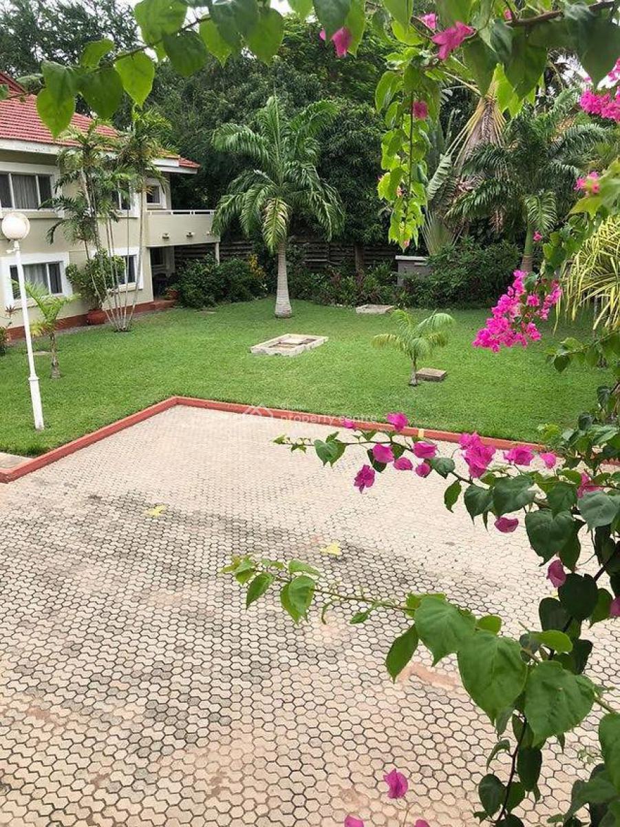 Furnished 2 Bedroom Apartment in a Gated Community with Swimming Pool, North Ridge, Accra, Apartment for Rent