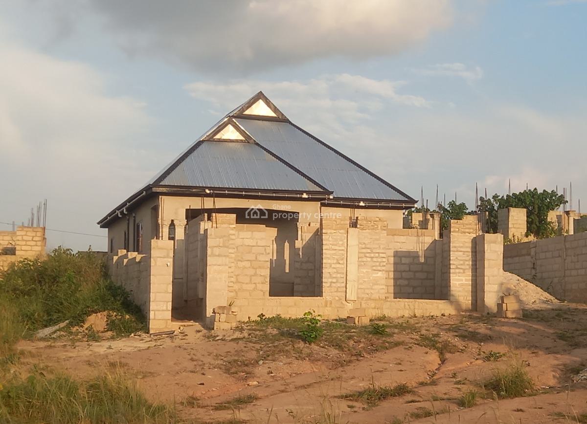 4 Bedrooms & 2 Stores/ Shops, Adesina,  on Kenyasi Abrem Road, Kumasi Metropolitan, Ashanti, House for Sale