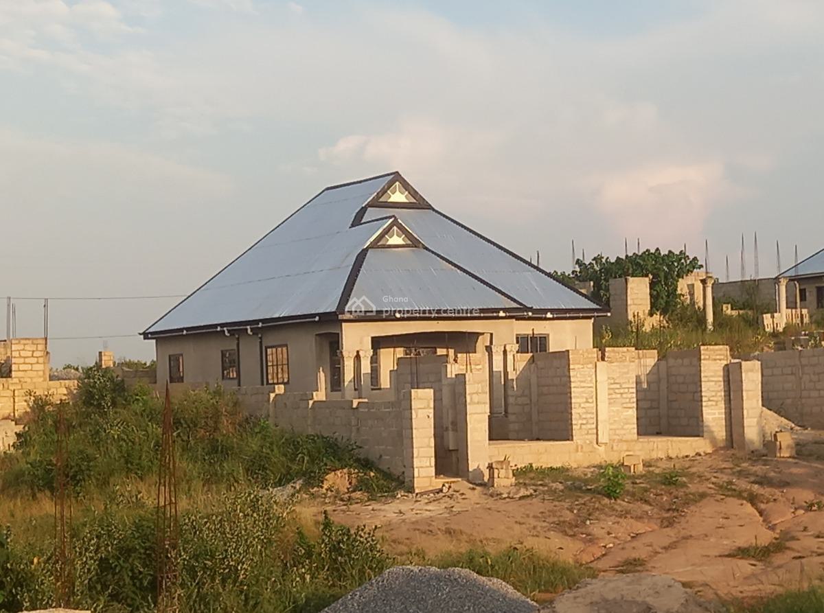 4 Bedrooms & 2 Stores/ Shops, Adesina,  on Kenyasi Abrem Road, Kumasi Metropolitan, Ashanti, House for Sale