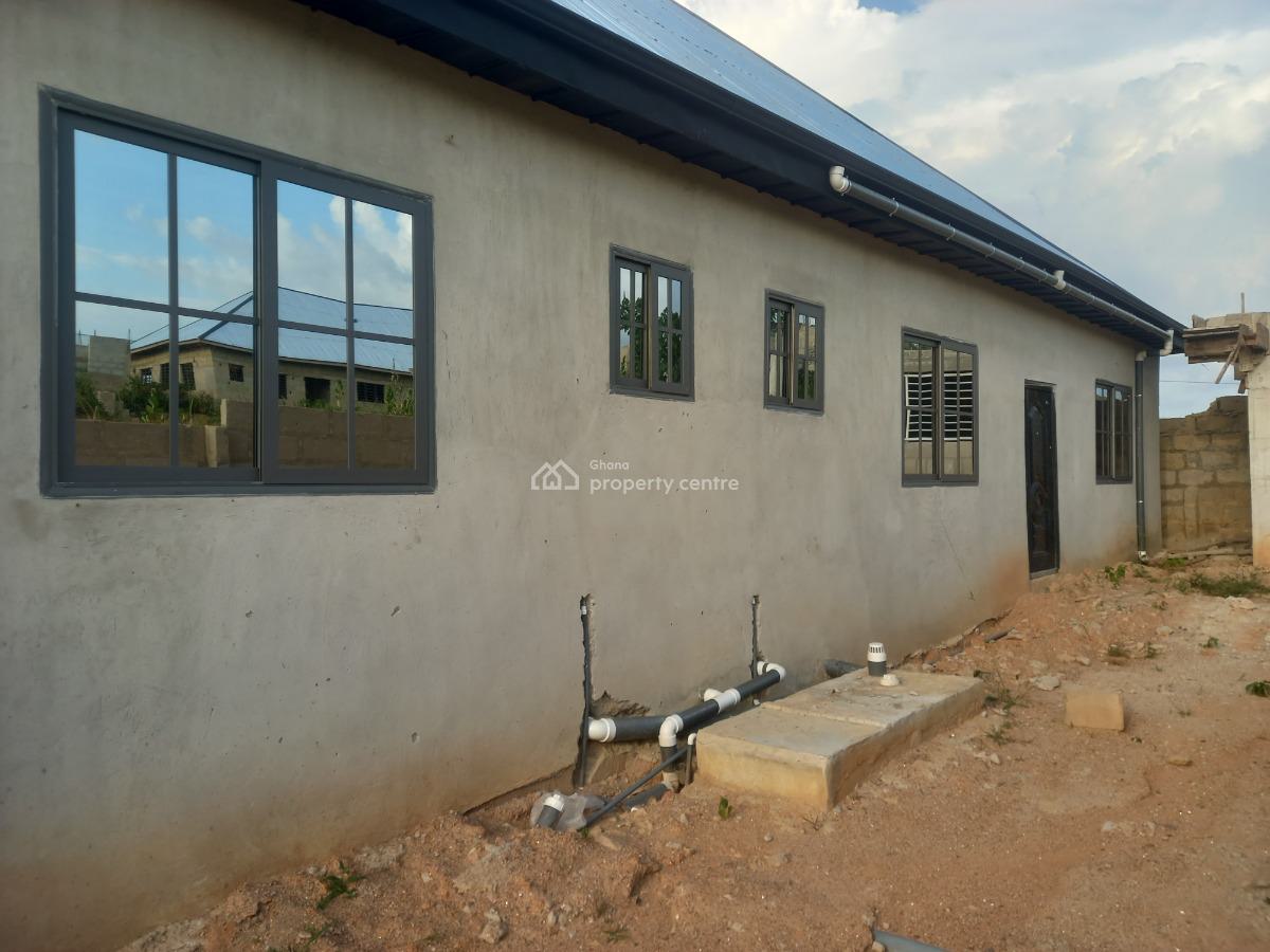 4 Bedrooms & 2 Stores/ Shops, Adesina,  on Kenyasi Abrem Road, Kumasi Metropolitan, Ashanti, House for Sale