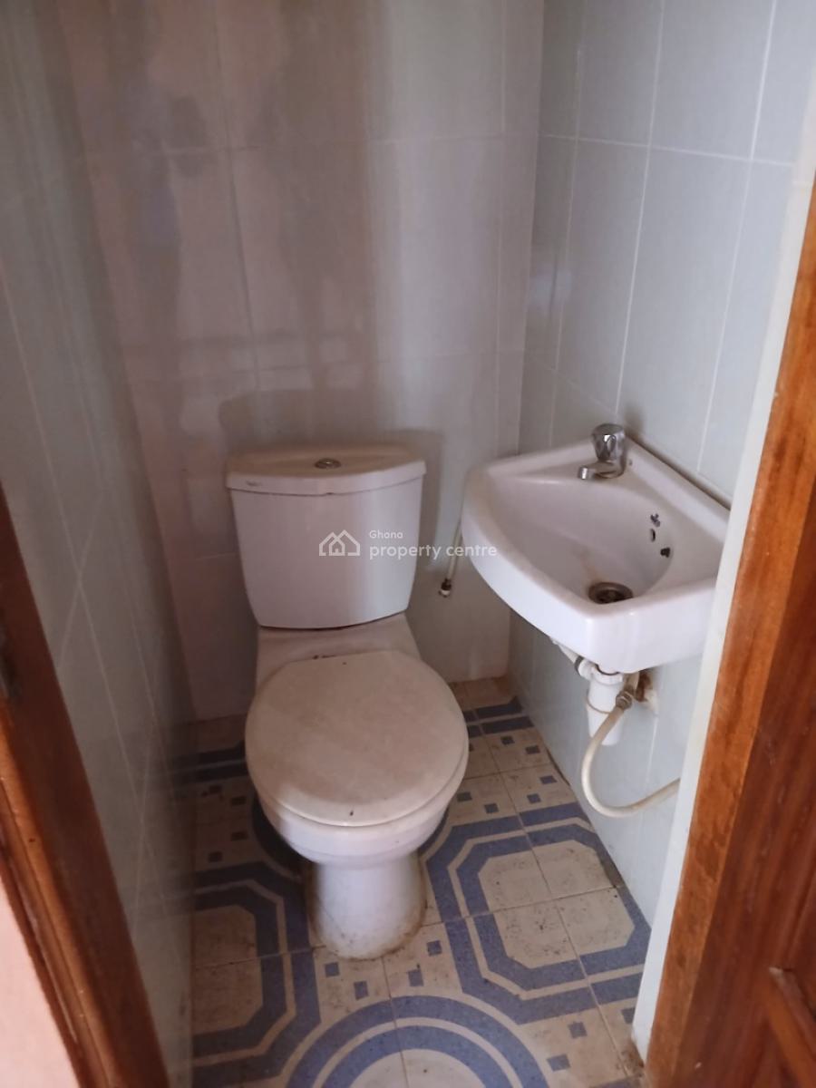 *titled 5brm Storey + Outhouse Before Mary Lucy Hospital, Awoshie*, Awoshie Mary Lucy Hospital Area, Ga Central Municipal, Accra, House for Sale