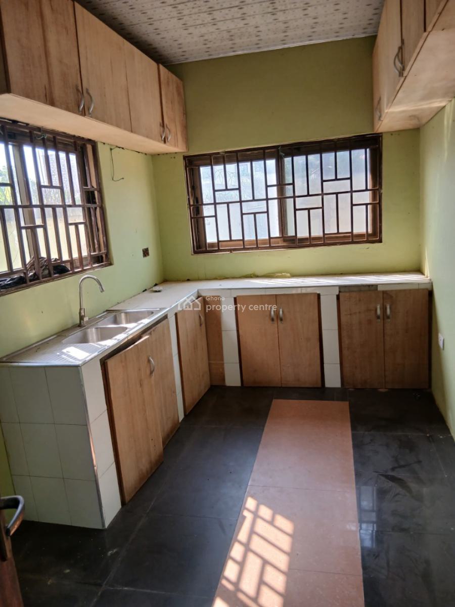 *titled 5brm Storey + Outhouse Before Mary Lucy Hospital, Awoshie*, Awoshie Mary Lucy Hospital Area, Ga Central Municipal, Accra, House for Sale