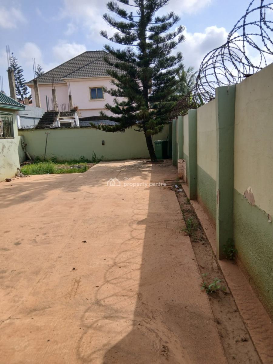 *titled 5brm Storey + Outhouse Before Mary Lucy Hospital, Awoshie*, Awoshie Mary Lucy Hospital Area, Ga Central Municipal, Accra, House for Sale