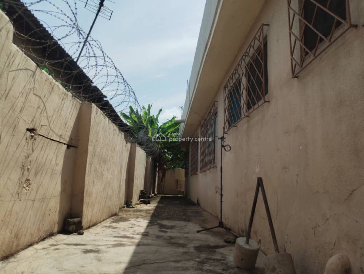 *registered 5brm House @ Darkuman Nyamekye, Accra*, Darkuman Nyamekye, Accra Metropolitan, Accra, House for Sale