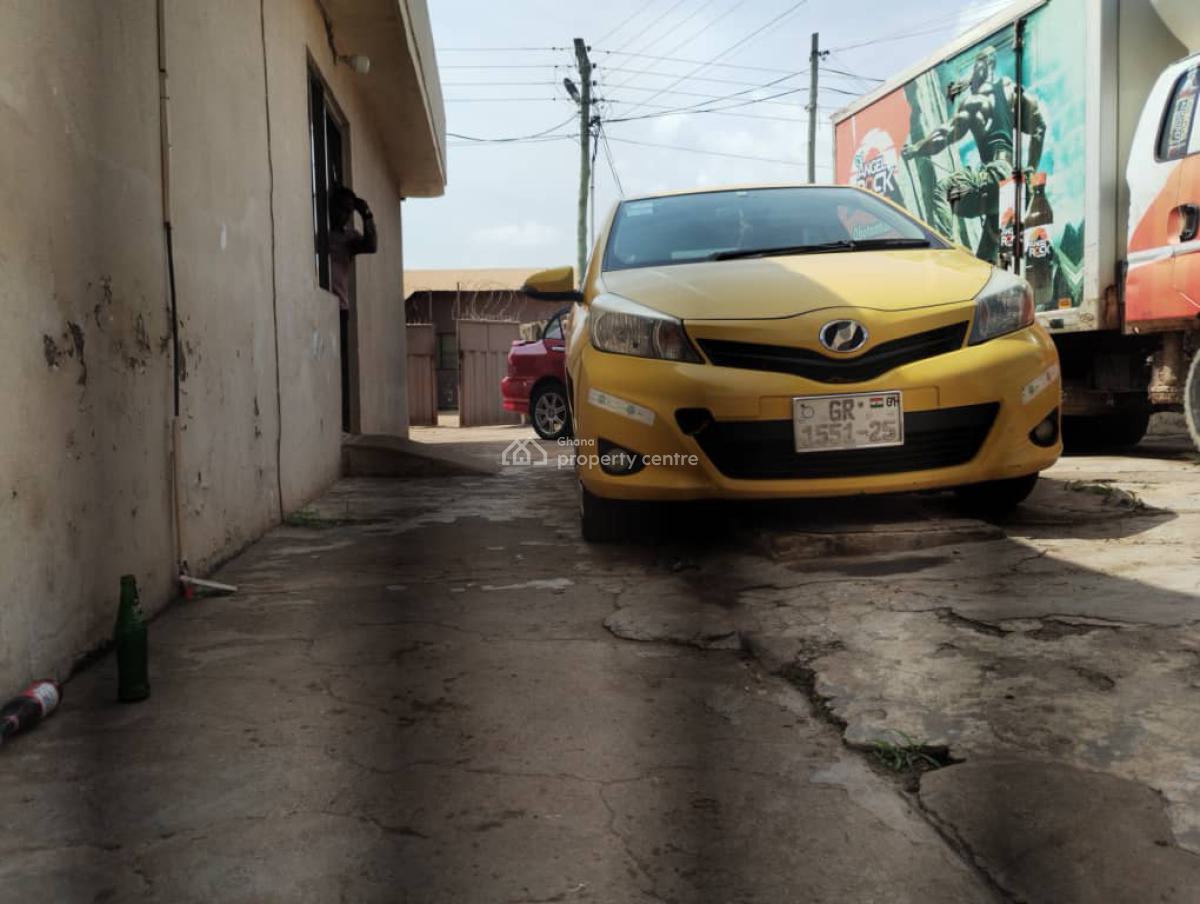 *registered 5brm House @ Darkuman Nyamekye, Accra*, Darkuman Nyamekye, Accra Metropolitan, Accra, House for Sale