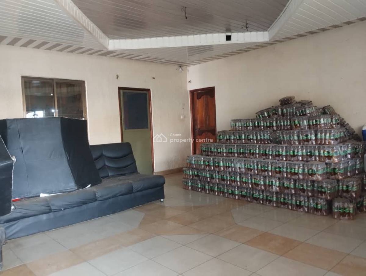 *registered 5brm House @ Darkuman Nyamekye, Accra*, Darkuman Nyamekye, Accra Metropolitan, Accra, House for Sale