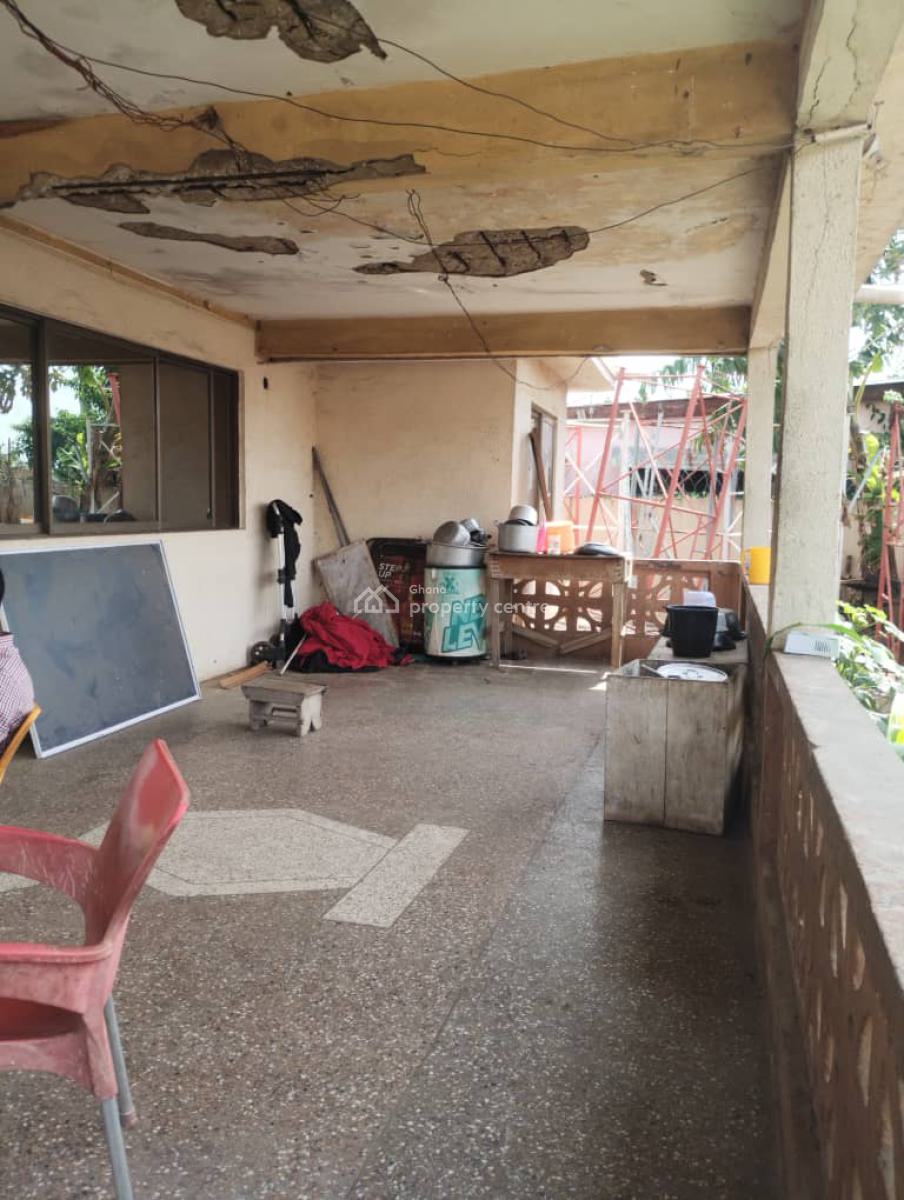 *registered 5brm House @ Darkuman Nyamekye, Accra*, Darkuman Nyamekye, Accra Metropolitan, Accra, House for Sale