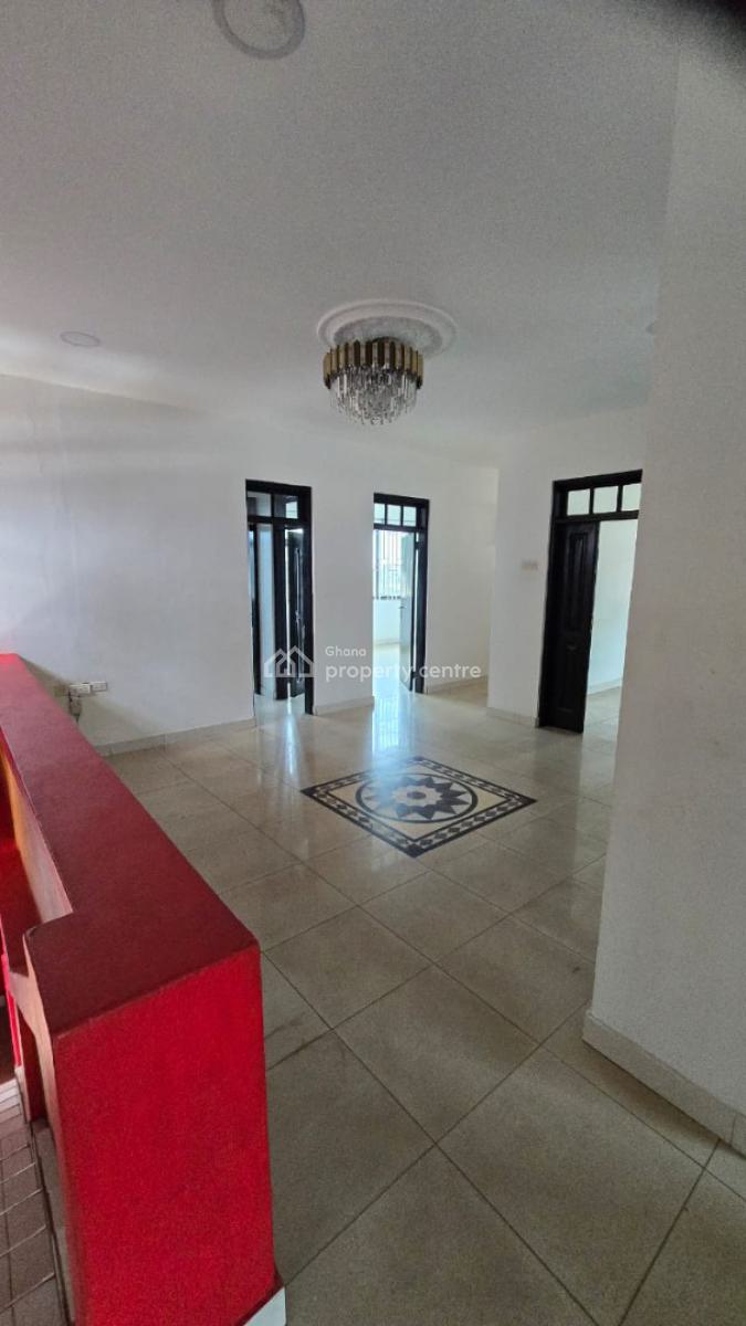 *4brm House @ Osu*, Osu Papaye, Osu, Accra, House for Rent