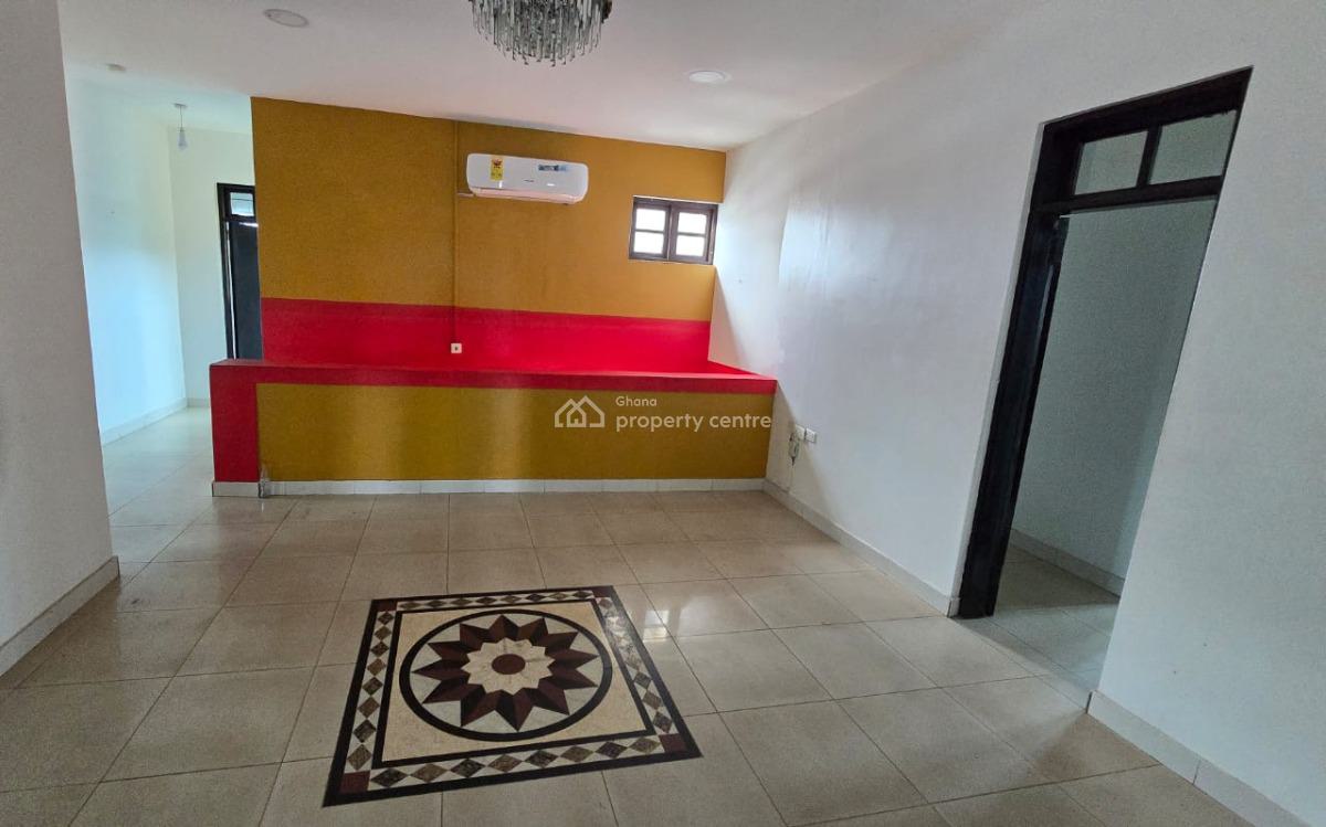 *4brm House @ Osu*, Osu Papaye, Osu, Accra, House for Rent
