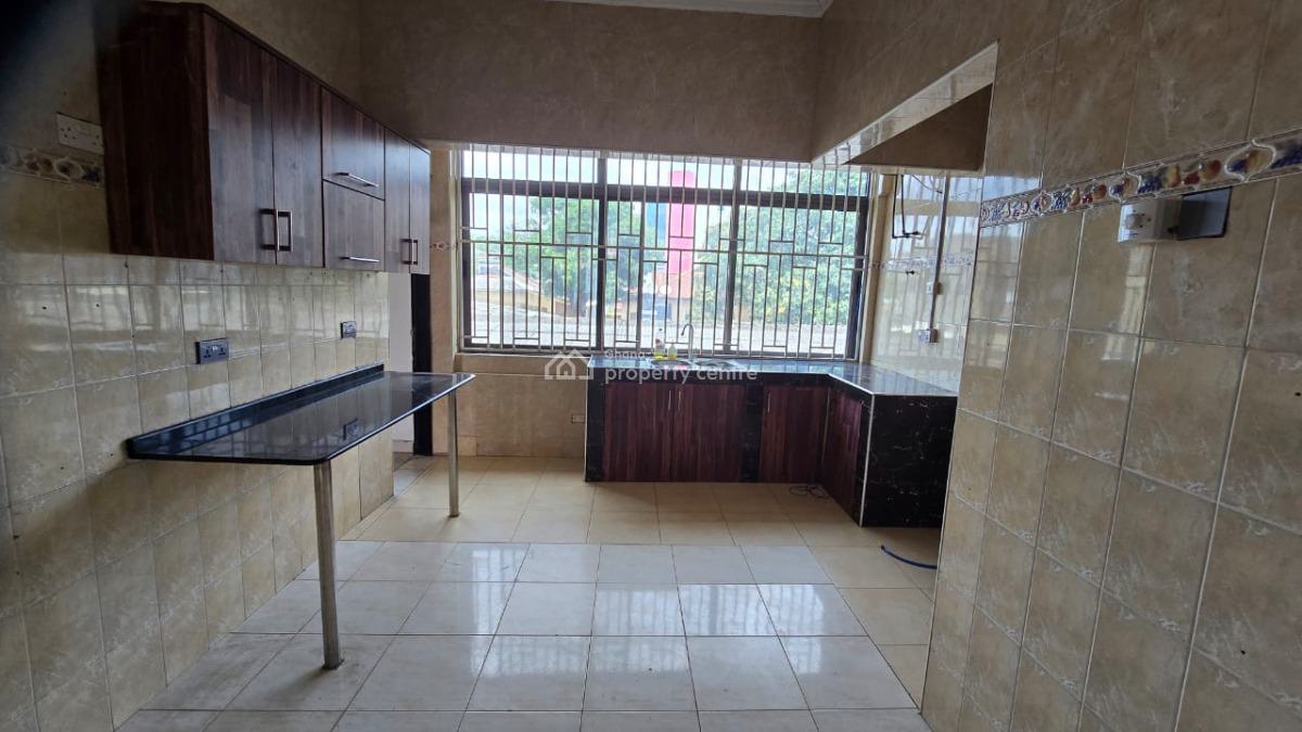 *4brm House @ Osu*, Osu Papaye, Osu, Accra, House for Rent