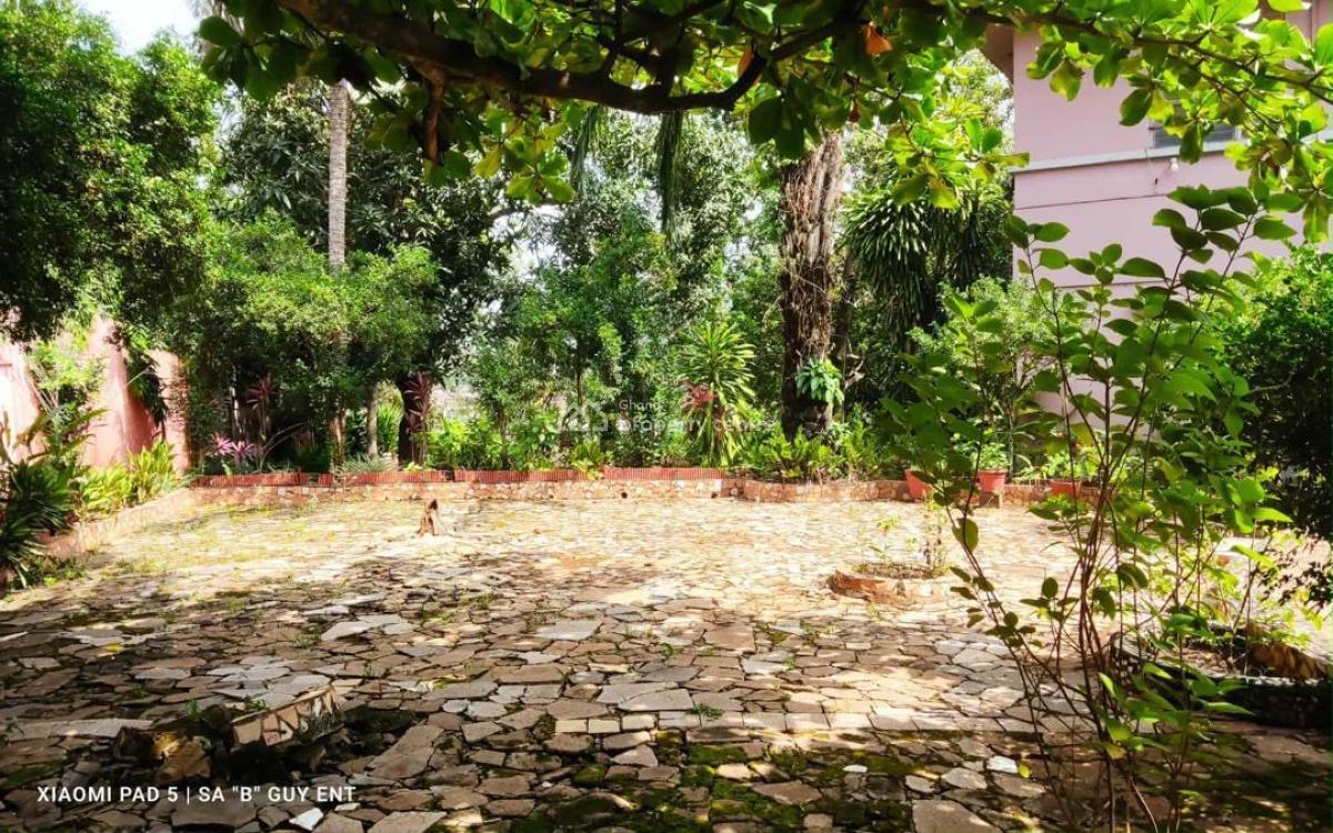 2.7-acre Land, Nhyieso ( Around Georgia Hotel ), Kumasi Metropolitan, Ashanti, Residential Land for Sale