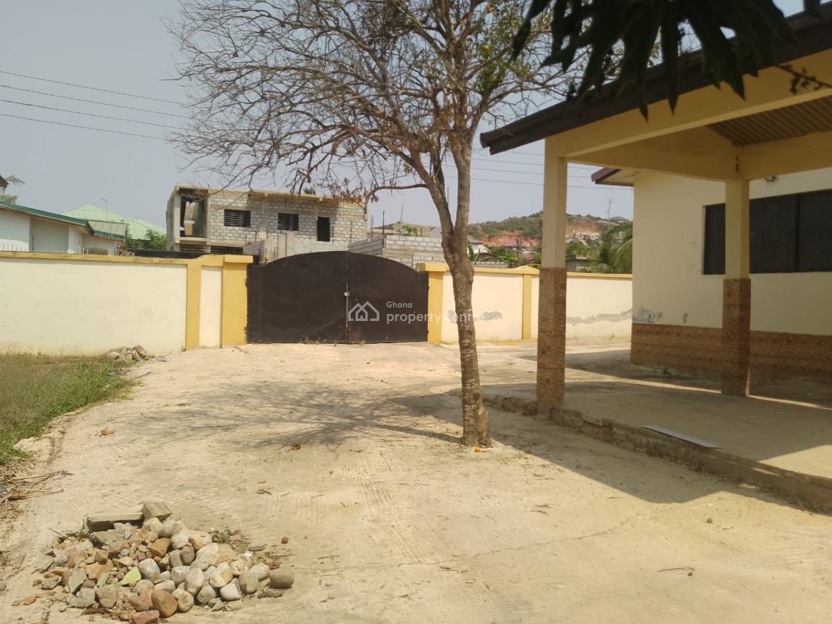 *new 4 Master Brm House on 2 Plots @ Kokrobite*, Kokrobite Dvla Office, Accra Metropolitan, Accra, House for Sale