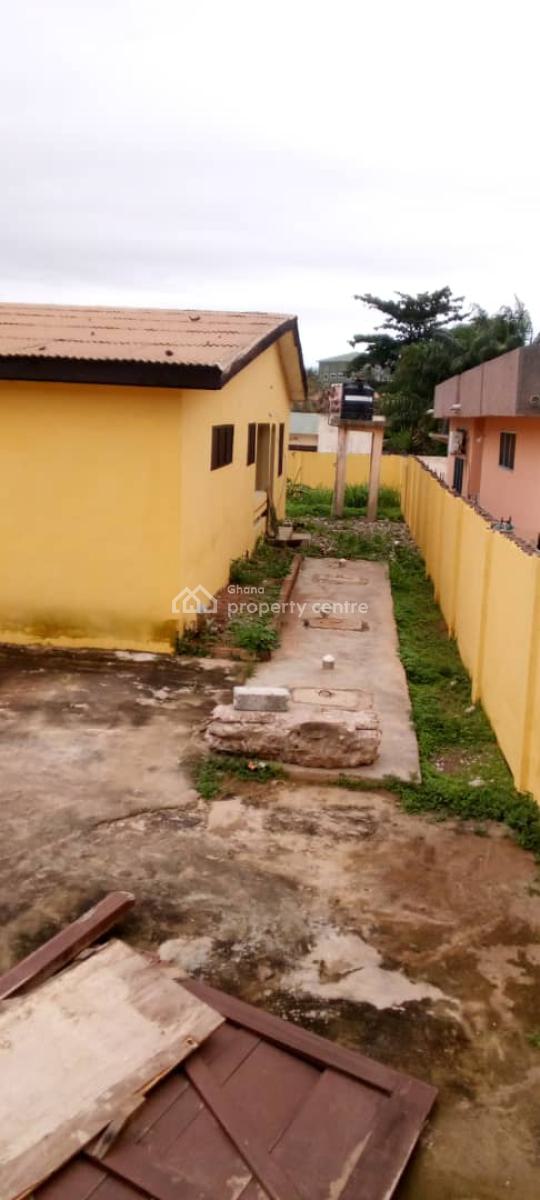 *registered 4brm House with a Store @ Anyaa, Accra*, Anyaa Deeper Life Area, Accra Metropolitan, Accra, House for Sale