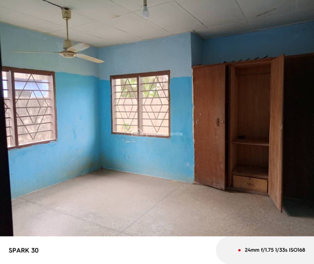 *registered 4brm House with a Store @ Anyaa, Accra*, Anyaa Deeper Life Area, Accra Metropolitan, Accra, House for Sale