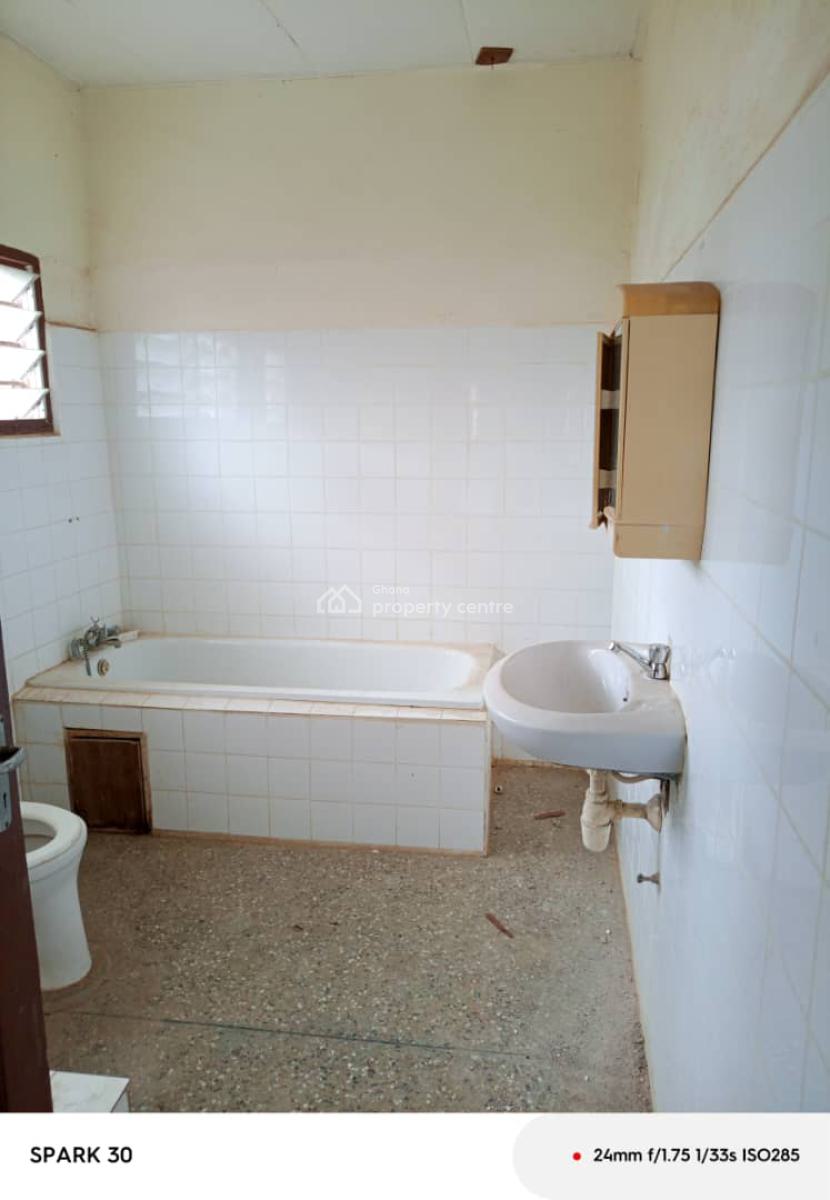 *registered 4brm House with a Store @ Anyaa, Accra*, Anyaa Deeper Life Area, Accra Metropolitan, Accra, House for Sale