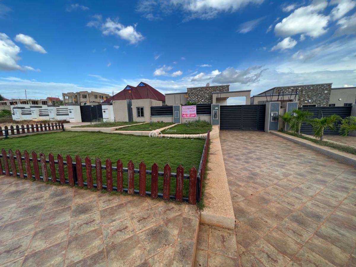 3 Bedroom House, Brofoyedu, Kumasi Metropolitan, Ashanti, Semi-detached Duplex for Sale