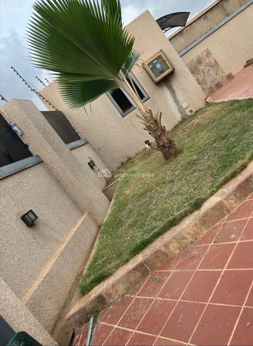 3 Bedroom House, Brofoyedu, Kumasi Metropolitan, Ashanti, Semi-detached Duplex for Sale