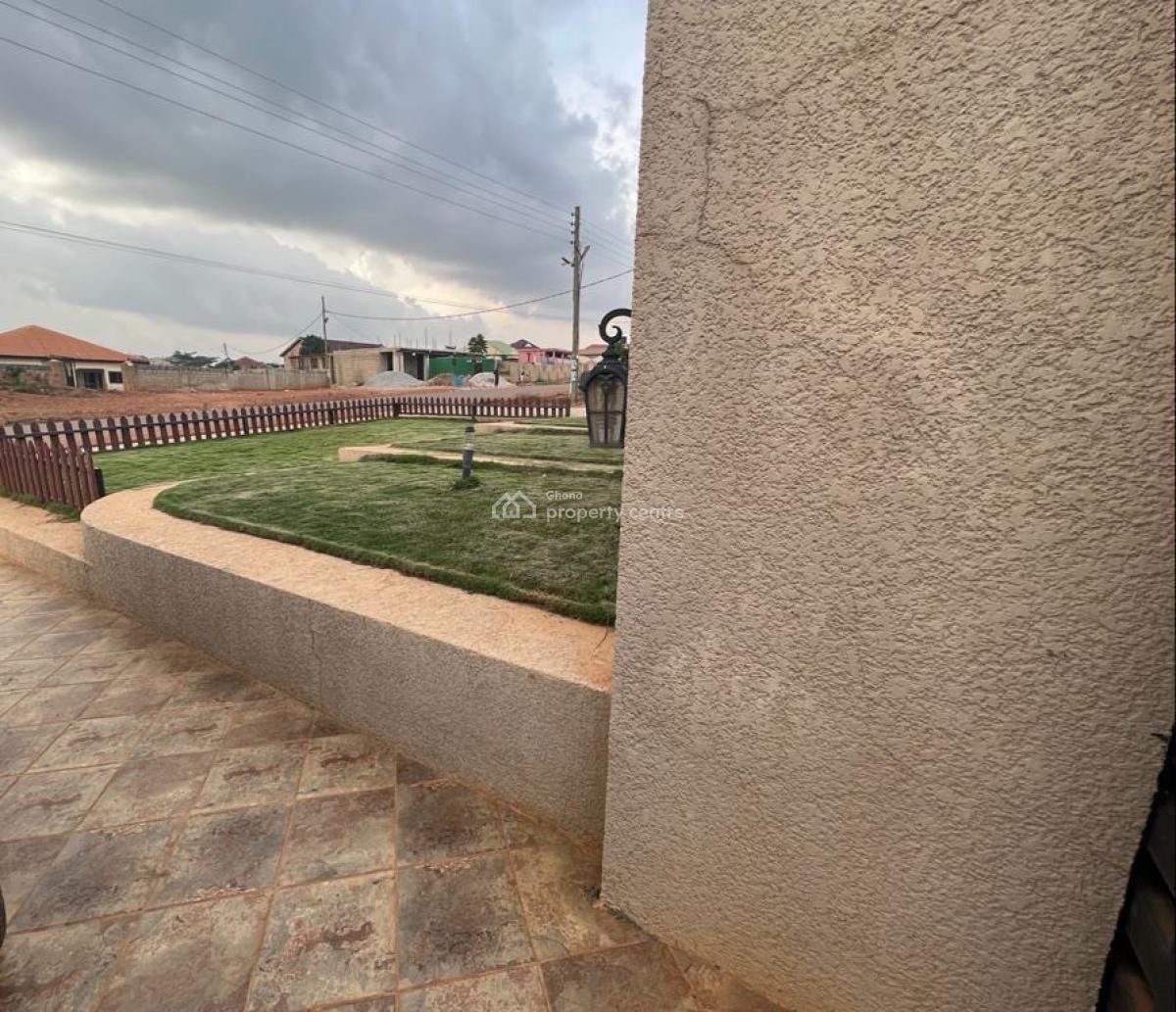 3 Bedroom House, Brofoyedu, Kumasi Metropolitan, Ashanti, Semi-detached Duplex for Sale