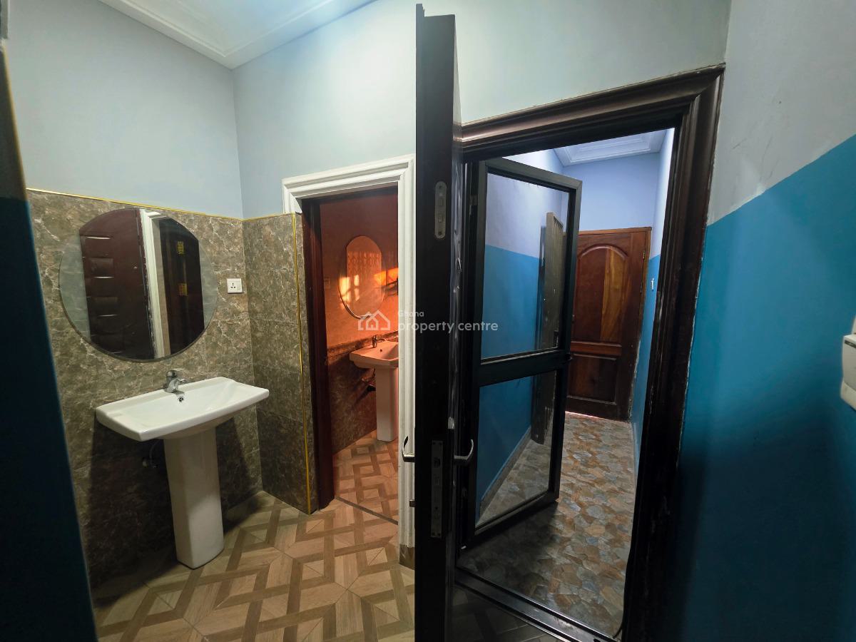 5 Bedroom House with a Spacious Compound and Garage, Spintex, Accra Metropolitan, Accra, House for Sale