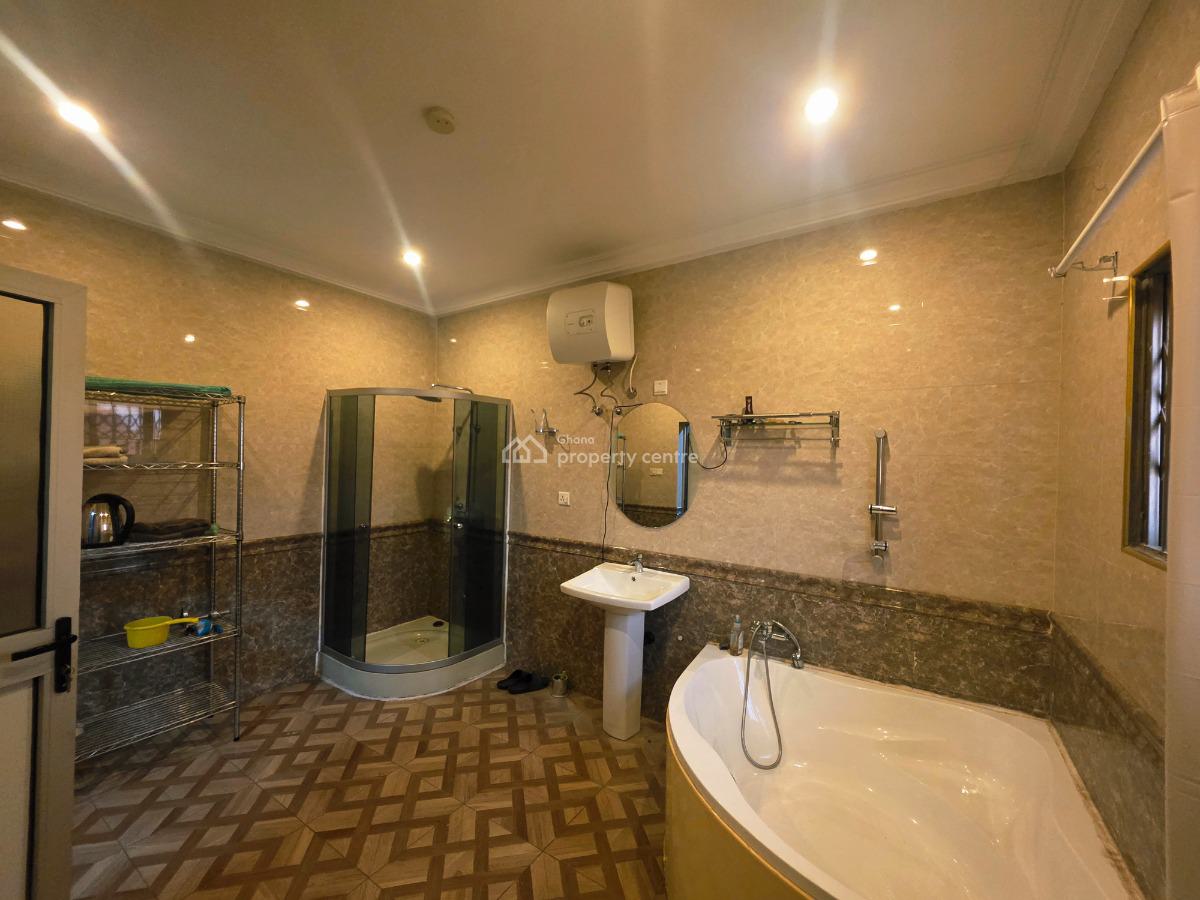 5 Bedroom House with a Spacious Compound and Garage, Spintex, Accra Metropolitan, Accra, House for Sale