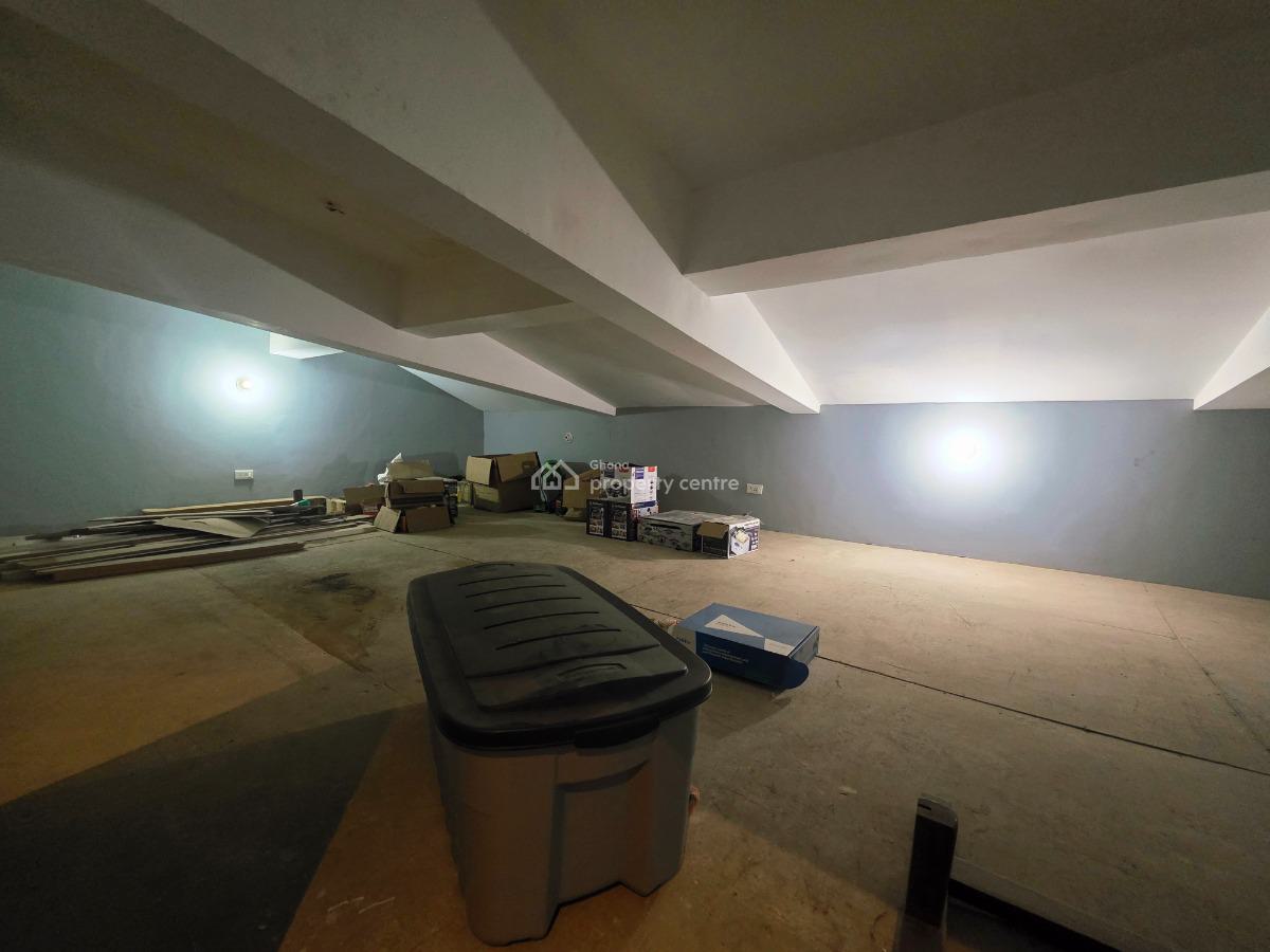 5 Bedroom House with a Spacious Compound and Garage, Spintex, Accra Metropolitan, Accra, House for Sale