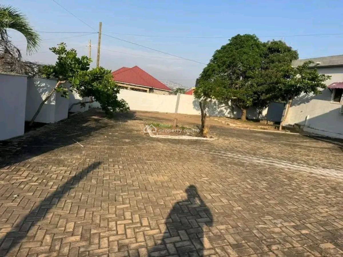 Spacious 4-bedroom House, Tantra Hill, Ga West Municipal, Accra, House for Rent