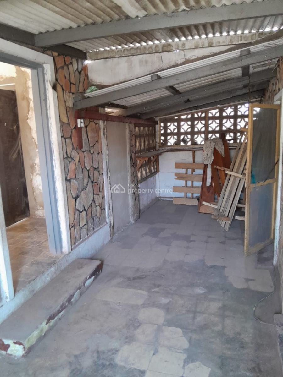 Old Structure in a Prime Location, Osu Regal, Osu, Accra, Commercial Property for Sale