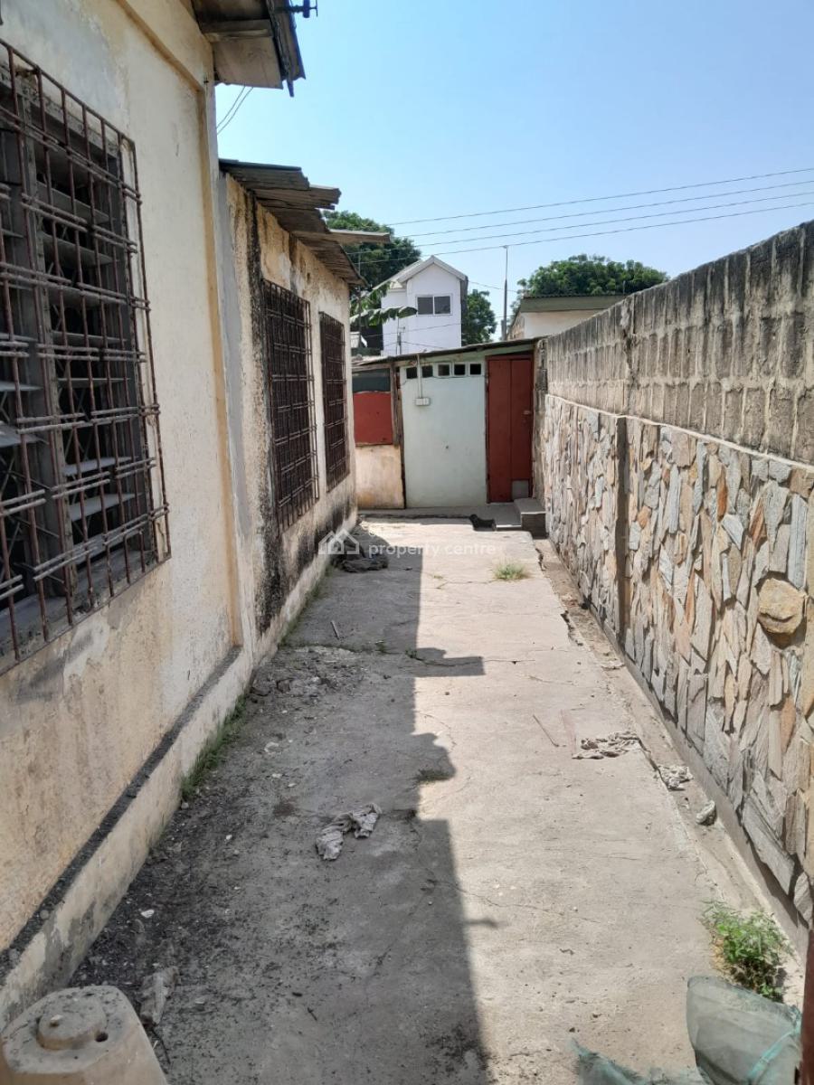 Old Structure in a Prime Location, Osu Regal, Osu, Accra, Commercial Property for Sale