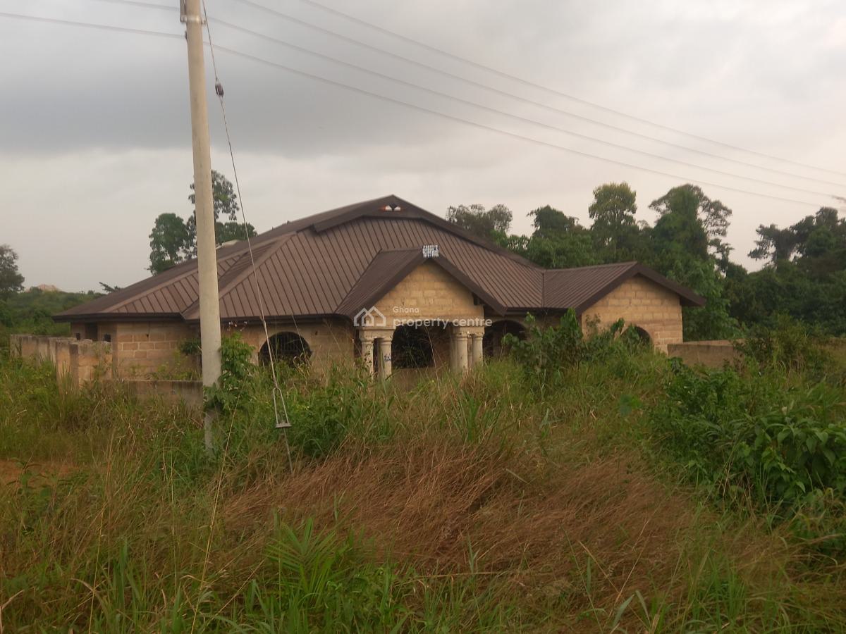 5 Bedrooms  ( and 1 Store), Adwumakaase,  Near  Bomfa Fawoade., Afigya-kwabre, Ashanti, House for Sale