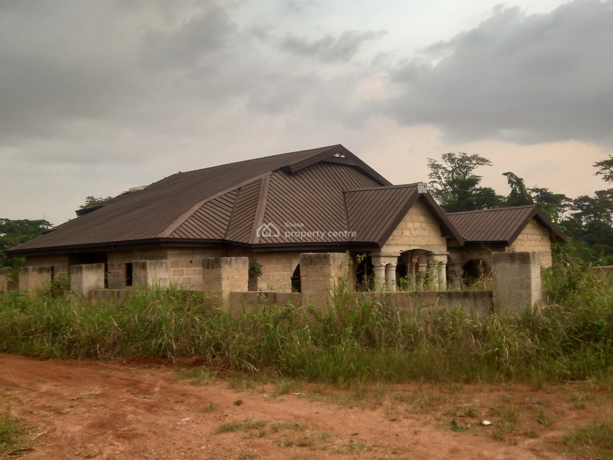 5 Bedrooms  ( and 1 Store), Adwumakaase,  Near  Bomfa Fawoade., Afigya-kwabre, Ashanti, House for Sale