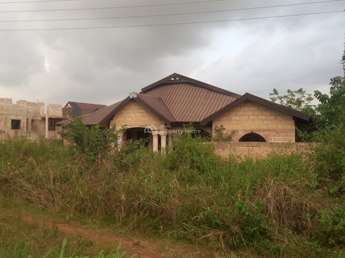 5 Bedrooms  ( and 1 Store), Adwumakaase,  Near  Bomfa Fawoade., Afigya-kwabre, Ashanti, House for Sale