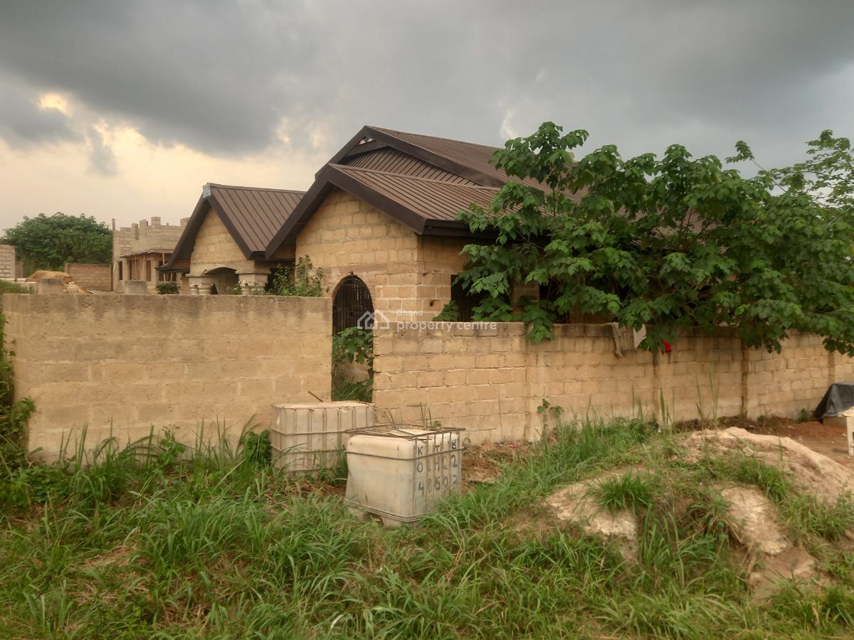 5 Bedrooms  ( and 1 Store), Adwumakaase,  Near  Bomfa Fawoade., Afigya-kwabre, Ashanti, House for Sale