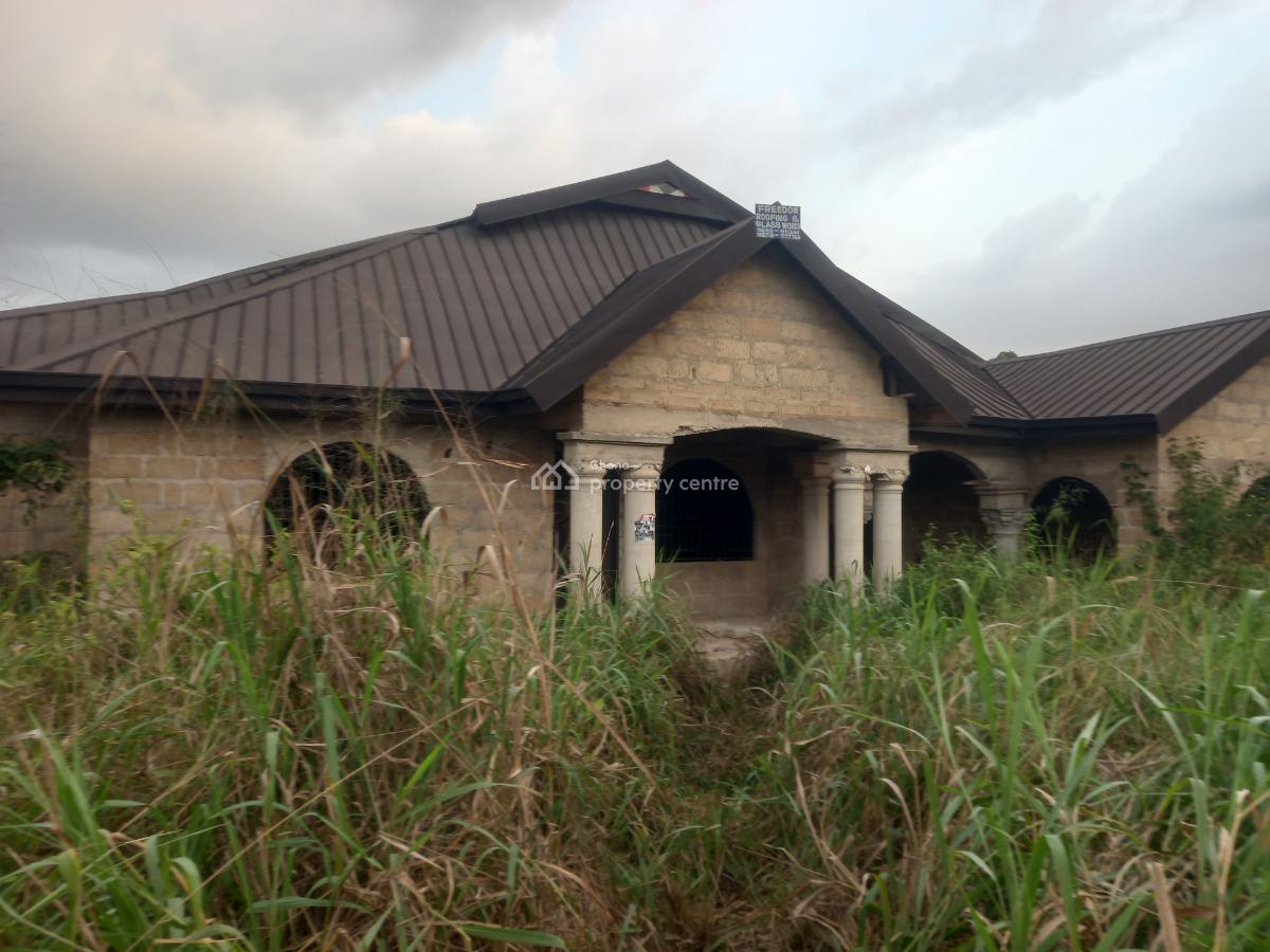 5 Bedrooms  ( and 1 Store), Adwumakaase,  Near  Bomfa Fawoade., Afigya-kwabre, Ashanti, House for Sale