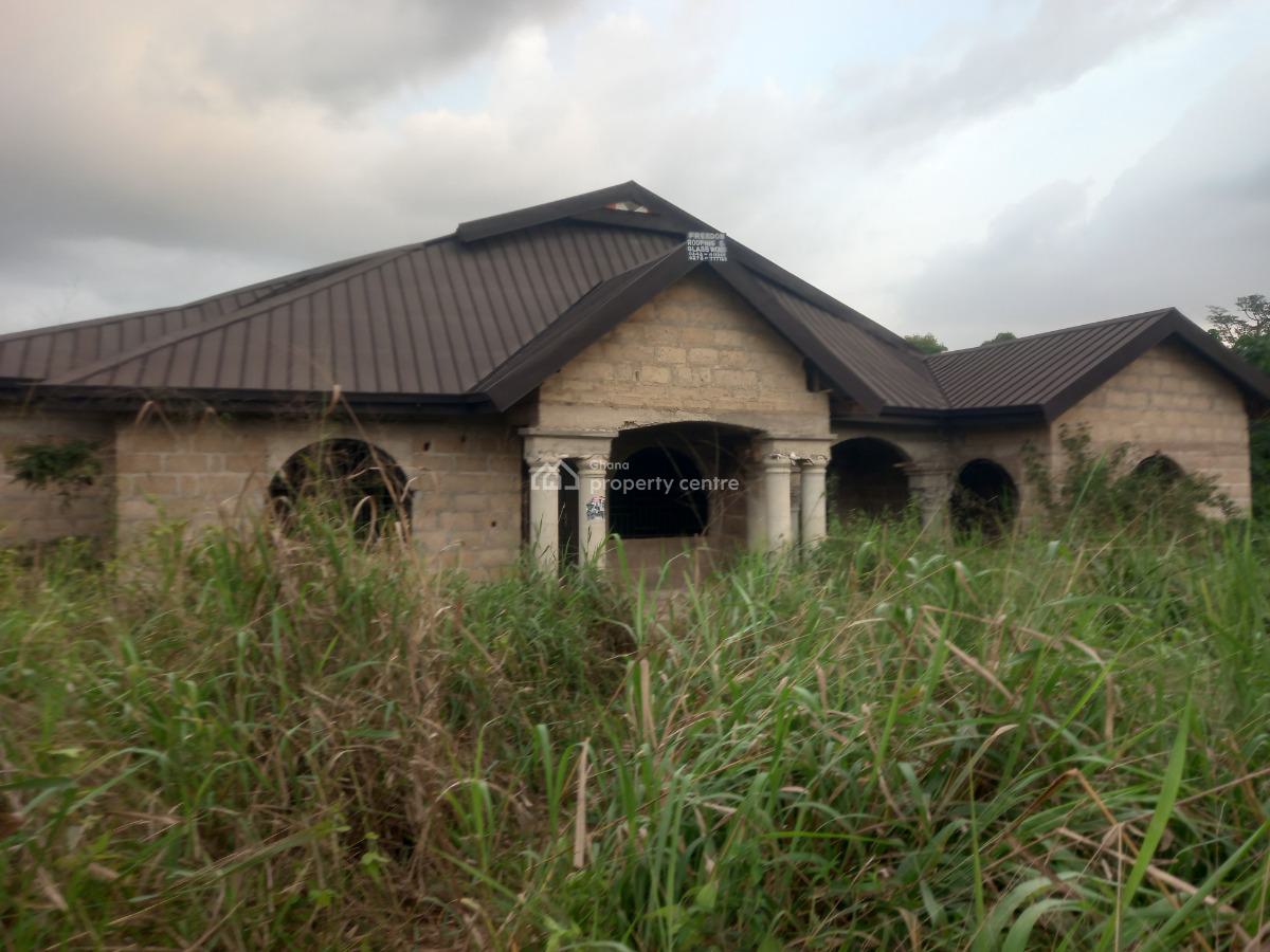 5 Bedrooms  ( and 1 Store), Adwumakaase,  Near  Bomfa Fawoade., Afigya-kwabre, Ashanti, House for Sale