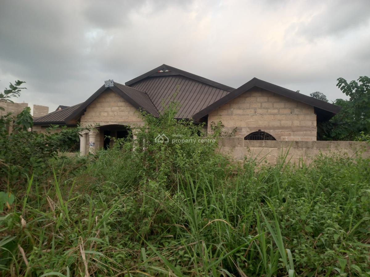 5 Bedrooms  ( and 1 Store), Adwumakaase,  Near  Bomfa Fawoade., Afigya-kwabre, Ashanti, House for Sale