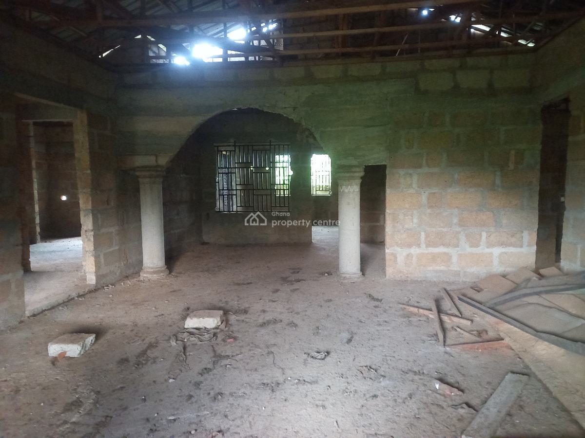 5 Bedrooms  ( and 1 Store), Adwumakaase,  Near  Bomfa Fawoade., Afigya-kwabre, Ashanti, House for Sale