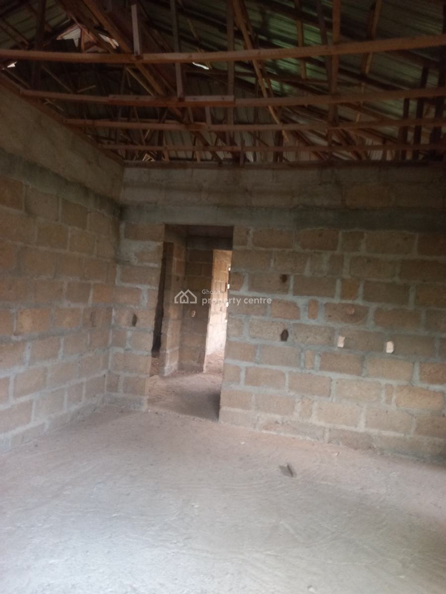 5 Bedrooms  ( and 1 Store), Adwumakaase,  Near  Bomfa Fawoade., Afigya-kwabre, Ashanti, House for Sale