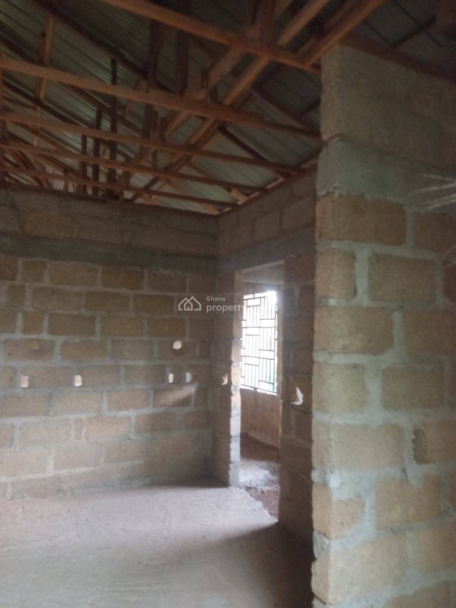 5 Bedrooms  ( and 1 Store), Adwumakaase,  Near  Bomfa Fawoade., Afigya-kwabre, Ashanti, House for Sale