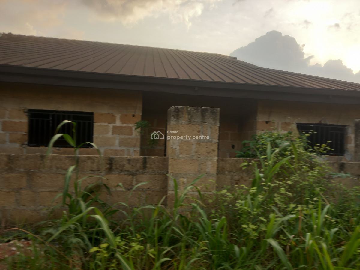 5 Bedrooms  ( and 1 Store), Adwumakaase,  Near  Bomfa Fawoade., Afigya-kwabre, Ashanti, House for Sale