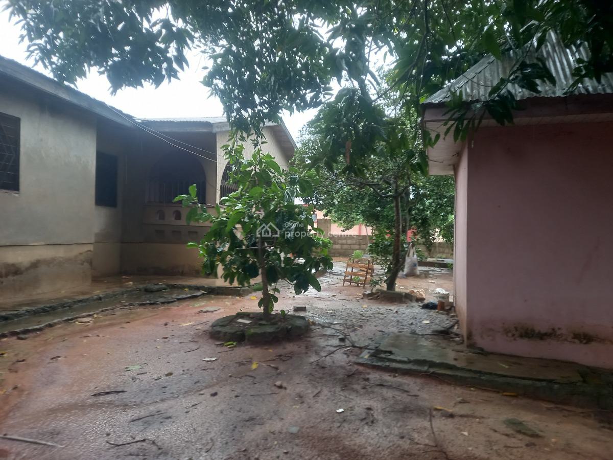 6 Bedrooms  ( 3rd House From Main Highway ), Owhim Amanfrom, on Abrepo Road., Kumasi Metropolitan, Ashanti, House for Sale