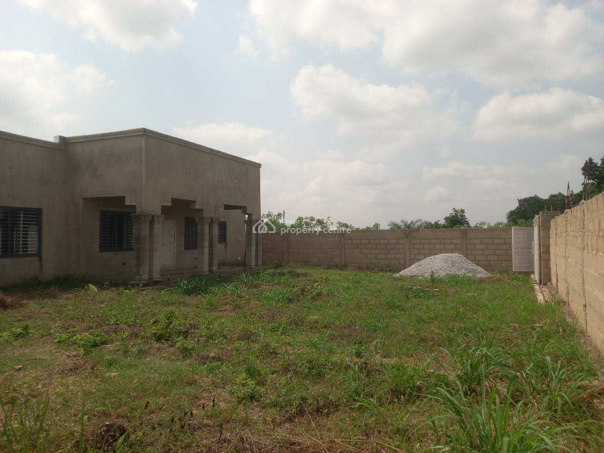 4 Bedrooms, Akom, on Offinso Ahenkro Road., Afigya-kwabre, Ashanti, House for Sale