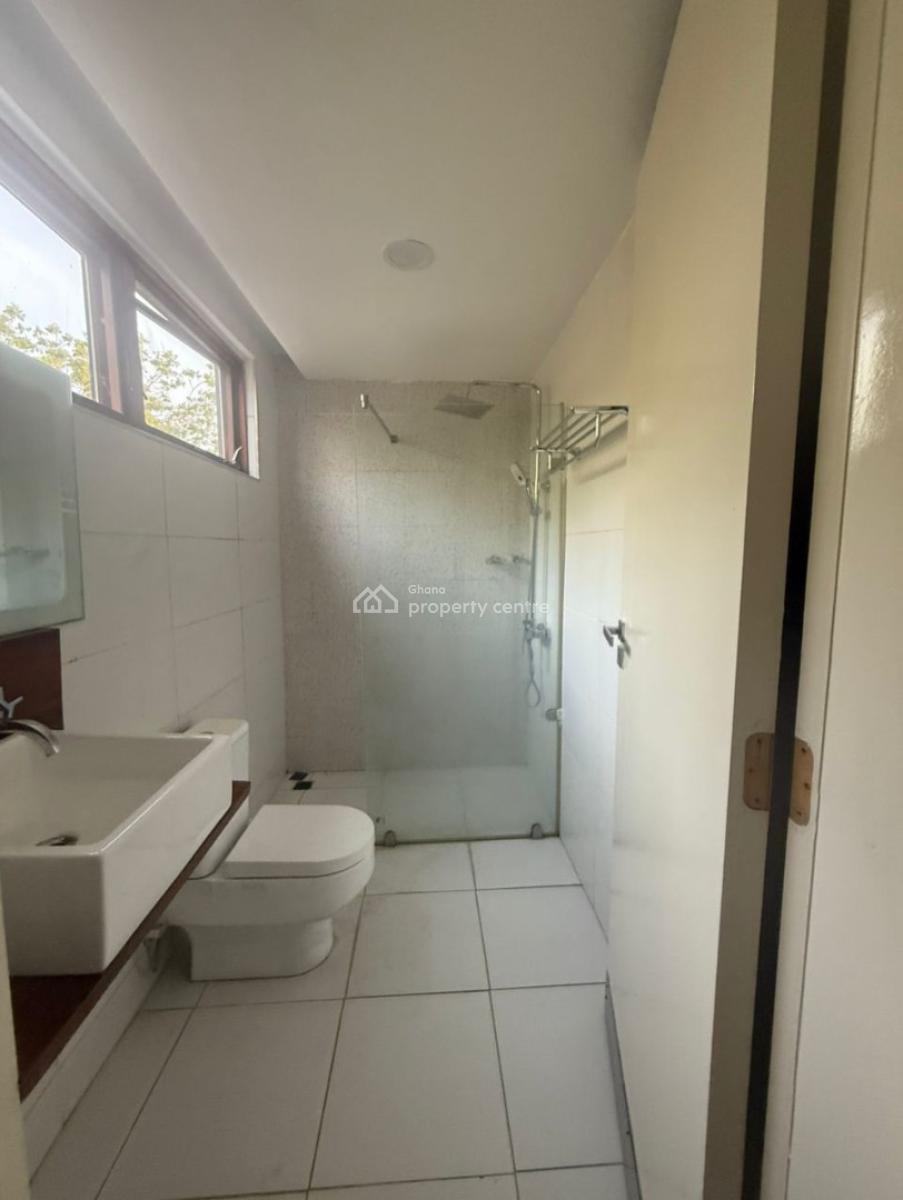 Executive  Semi-furnished 5 Bedroom, Cantonments, Accra, Townhouse for Rent