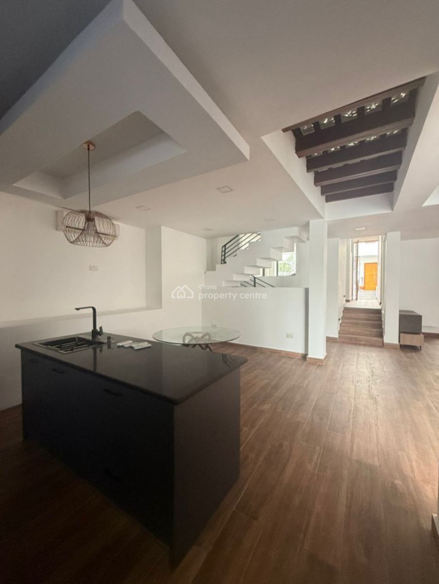 Executive  Semi-furnished 5 Bedroom, Cantonments, Accra, Townhouse for Rent