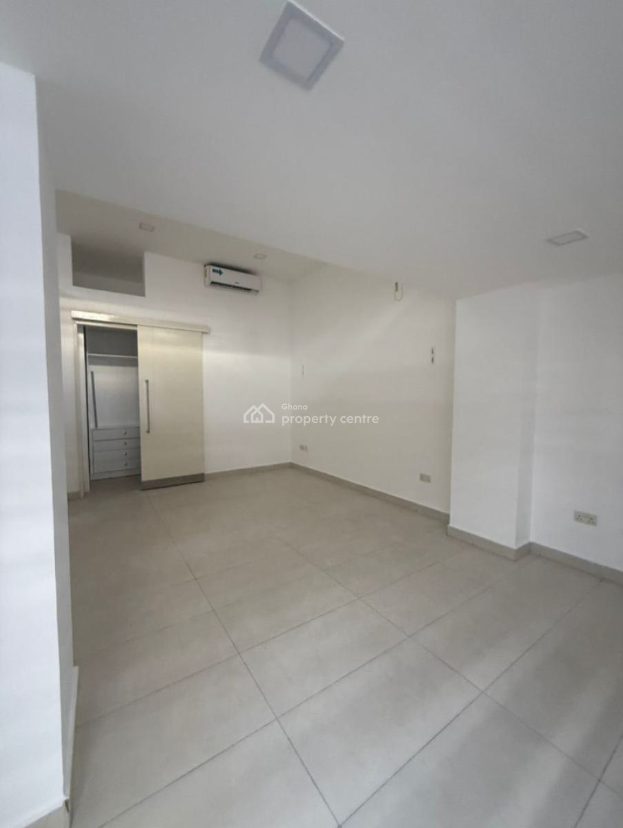 Executive  Semi-furnished 5 Bedroom, Cantonments, Accra, Townhouse for Rent